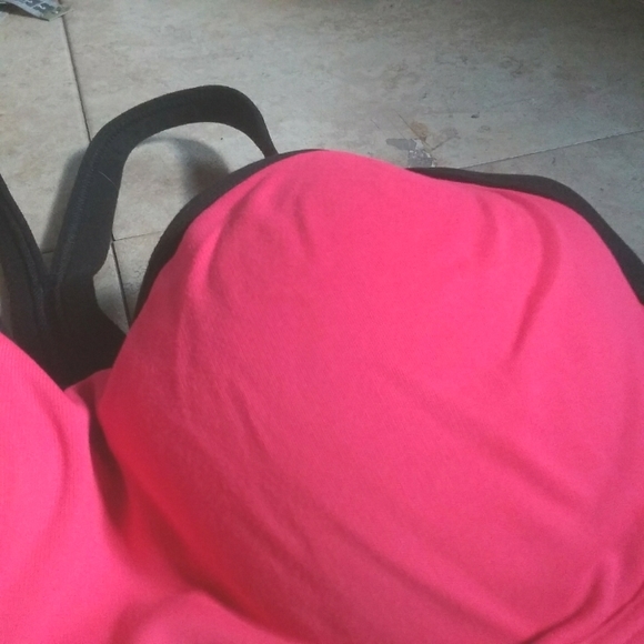 🆓️FREE🎁WHEN PURCHASE ANY ITEM FROM MY CLOSET Victoria's Secret Sports Bra Pink - Picture 5 of 13